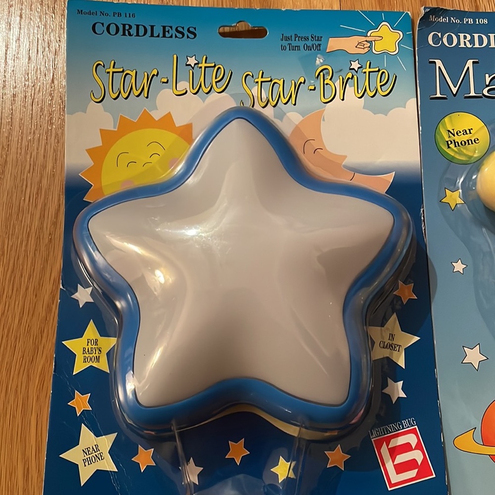 ๐ NIP VINTAGE Star ๐ & Moon ๐ Press On/Off Light - Picture 2 of 5